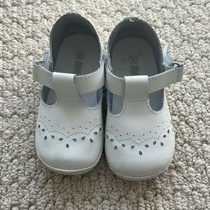 Size 4 Angel White Velcro toddler shoe